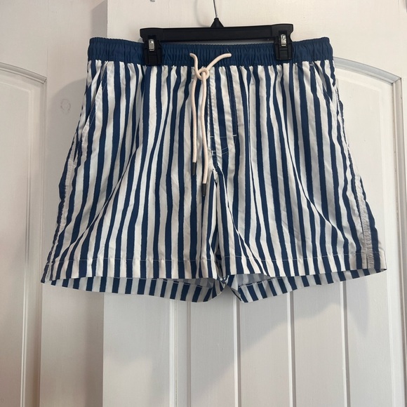 American Eagle Flex 5” Swim Shorts Size Medium NWOT Blue White Striped - Picture 2 of 3